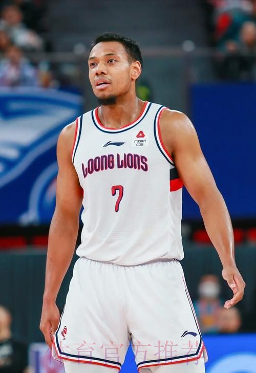 祝铭震全场出战14分钟，7中3得到9分1板1助攻