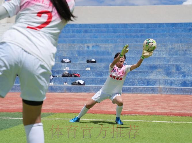 把足球带进乡村，让梦想飞向世界 “女足活力玫瑰课堂”走进乡村校园